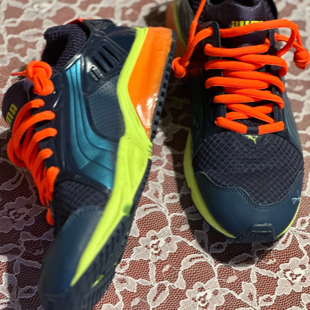 Puma tennis shoes!!